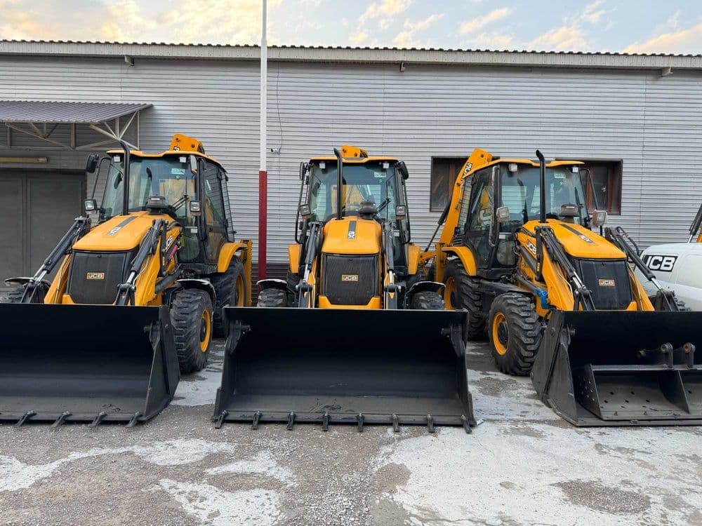 В наличии экскаватор-погрузчик JCB 3СX PLUS (телескоп) — 1