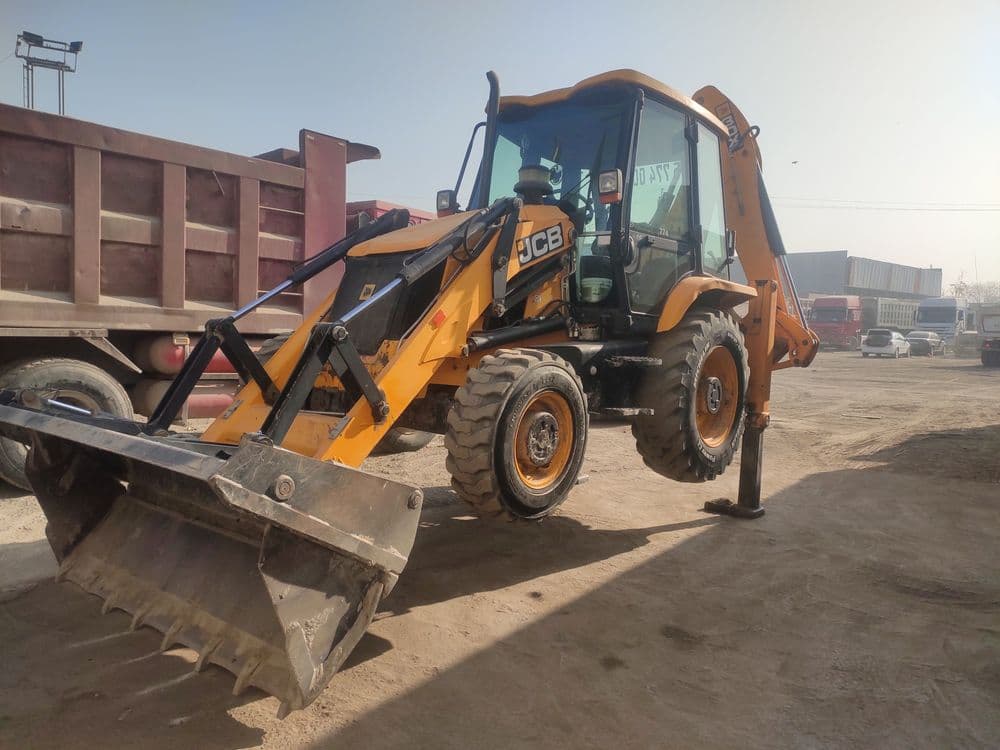 Экскаватор погрузчик JCB. — 1