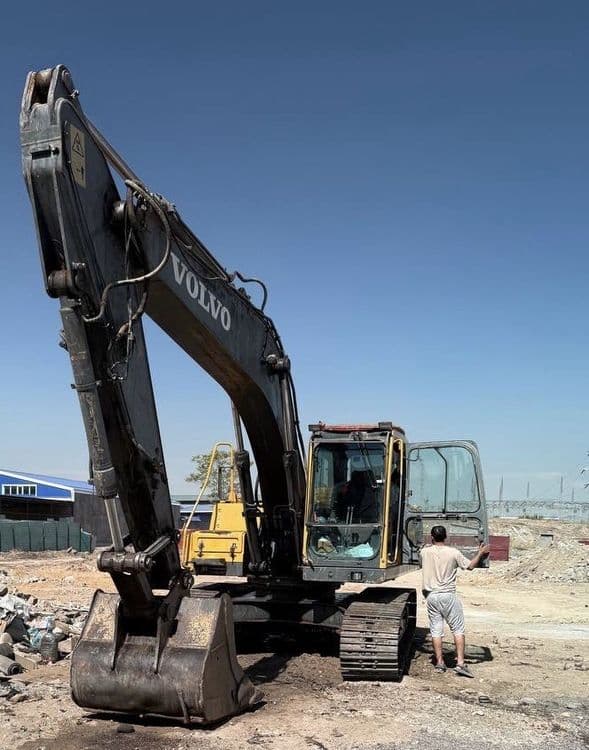 Экскаватор гусеничный VOLVO EC210 BLK 2013 йил 29000 моточас ишлаган — 5