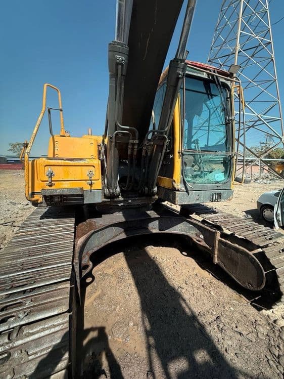 Экскаватор гусеничный VOLVO EC210 BLK 2013 йил 29000 моточас ишлаган — 6