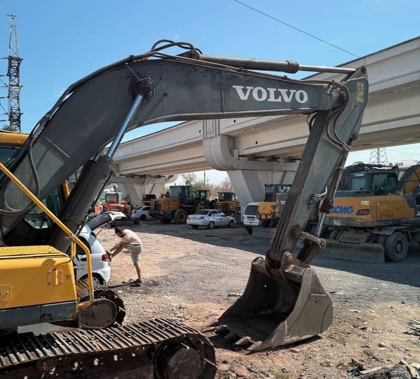 Экскаватор гусеничный VOLVO EC210 BLK 2013 йил 29000 моточас ишлаган — 8