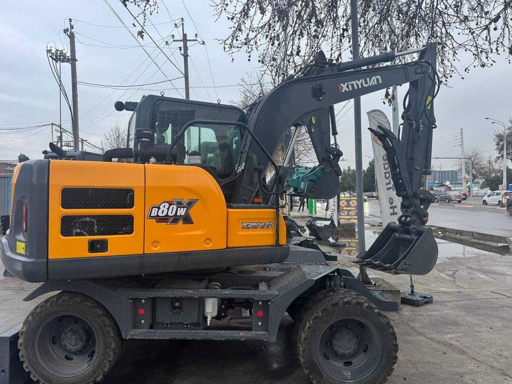 Экскаватор Колесный гидравлический XINYUAN XYB80W 660 млн сум с НДС — 1