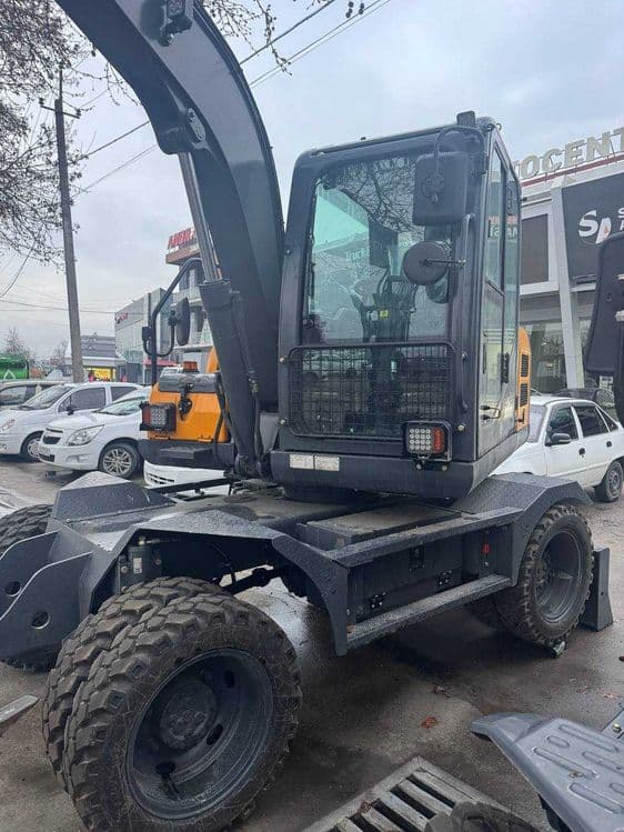 Экскаватор Колесный гидравлический XINYUAN XYB80W 660 млн сум с НДС — 5