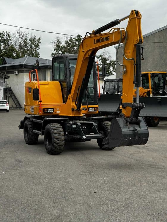 Mini ekskavator 906FW + adapter — 1