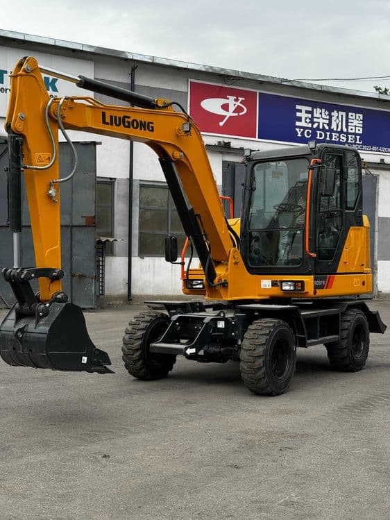 Mini ekskavator 906FW + adapter — 2