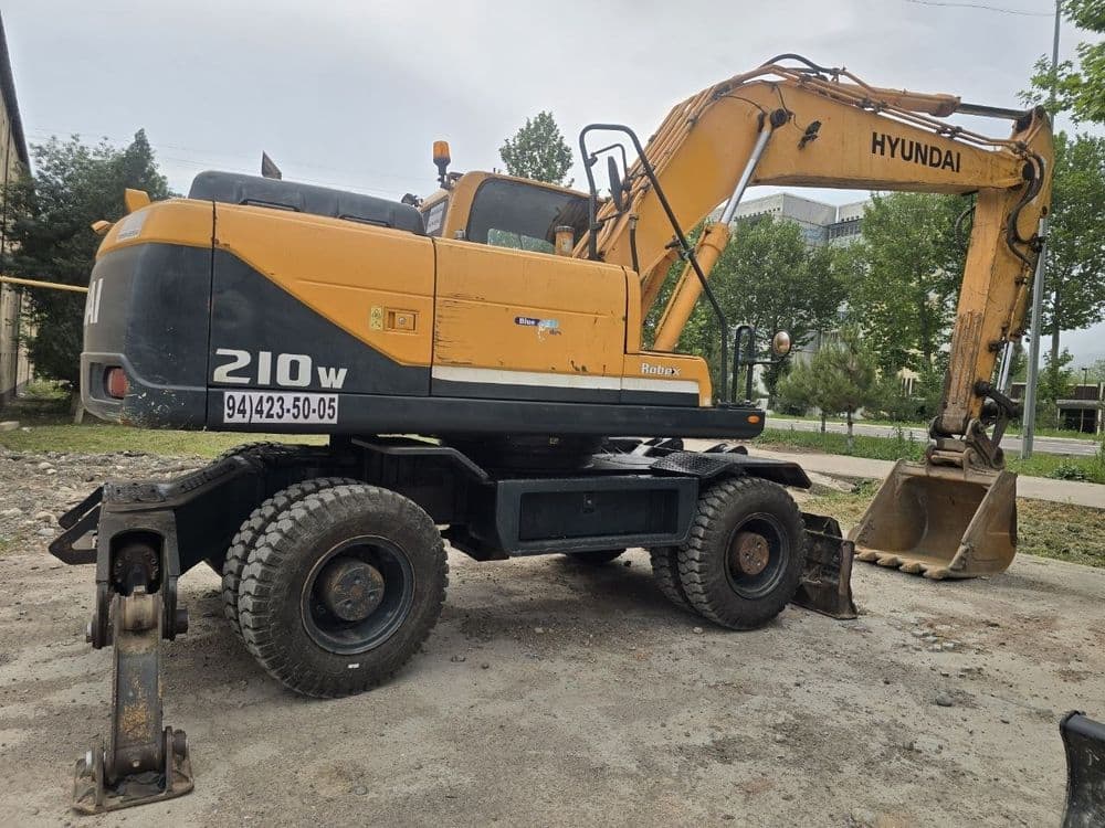 Hyundai 210 ekskavator — 2