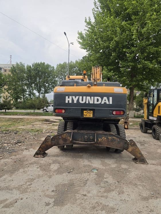 Hyundai 210 ekskavator — 3
