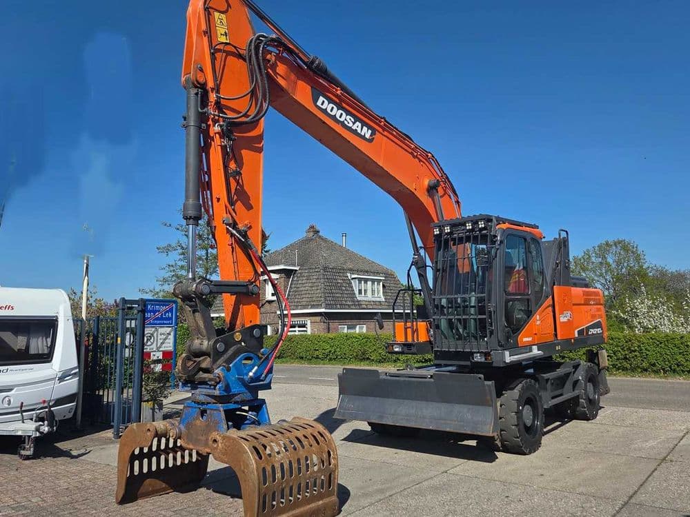 Колесный экскаватор Doosan DX210W-5 — 1