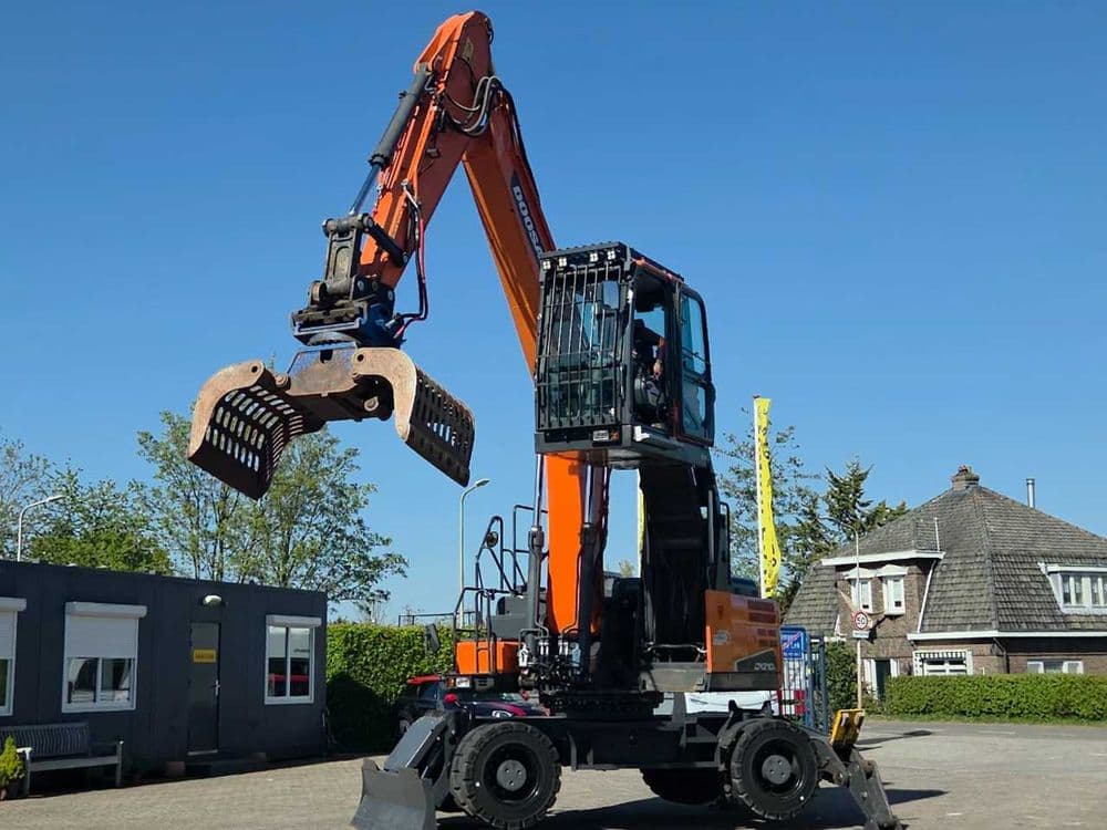 Колесный экскаватор Doosan DX210W-5 — 2