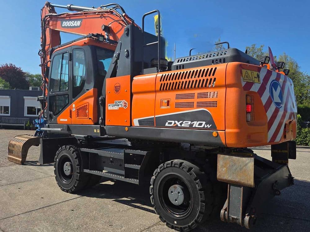 Колесный экскаватор Doosan DX210W-5 — 3