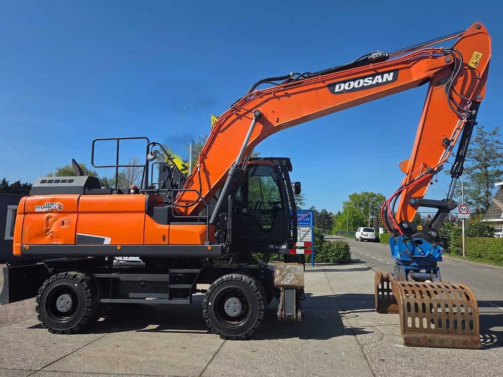 Колесный экскаватор Doosan DX210W-5 — 4