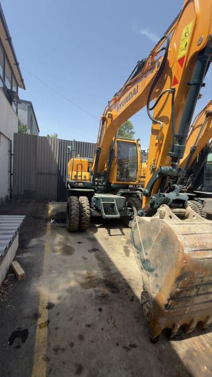 Ekskavator. Hyundai 140 — 1