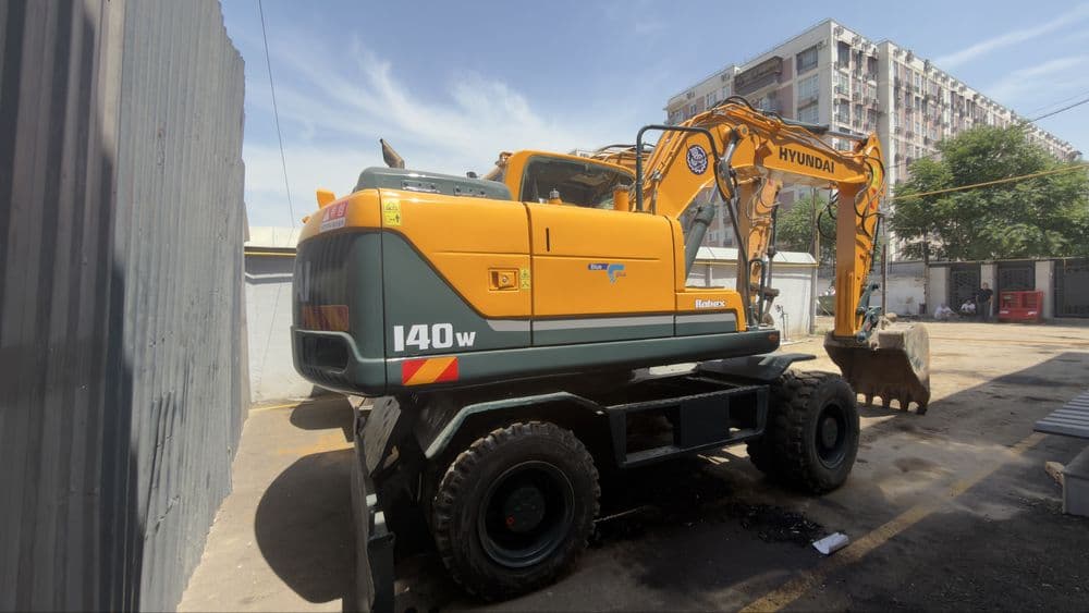 Ekskavator. Hyundai 140 — 3
