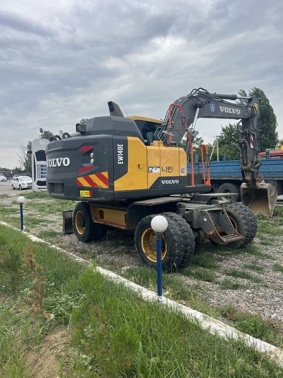 Ekskavator sotilad srochna — 1