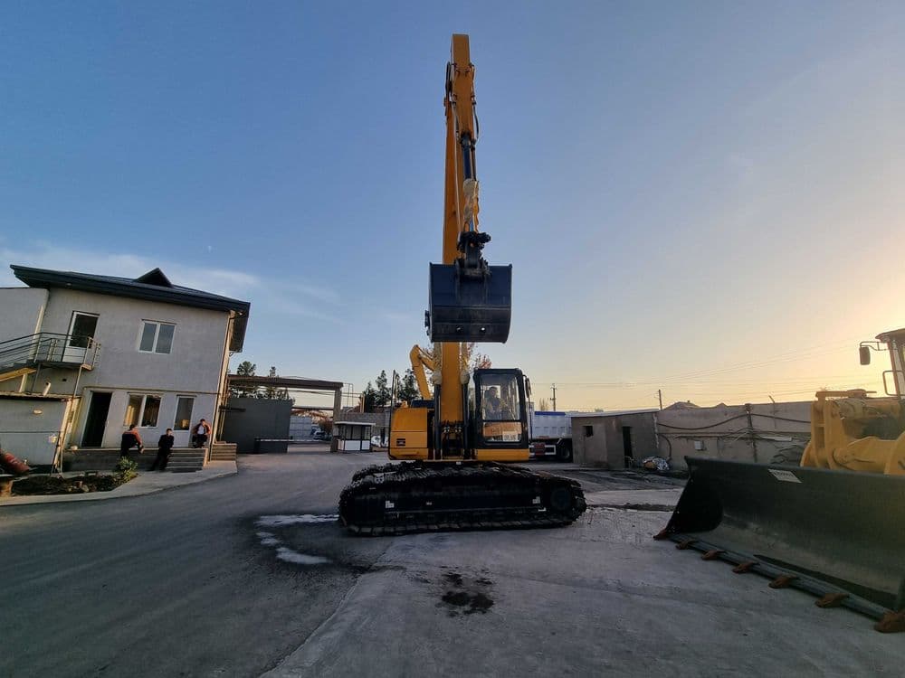 Гусеничный Экскаватор / Ekskavator LiuGong CLG922Ell, 0.65 m³. — 2