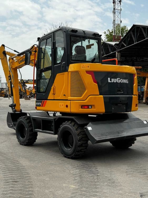 Mini ekskavator LiuGong, 0.32m³ + adapter — 2