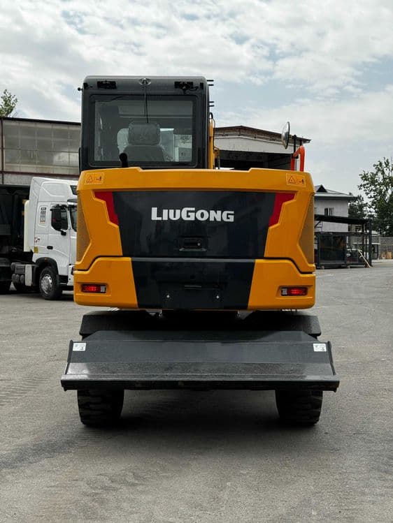 Mini ekskavator LiuGong, 0.32m³ + adapter — 5