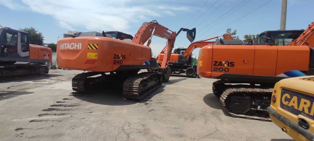 Гусеничный экскаватор Hitachi ZX240-5A — 3