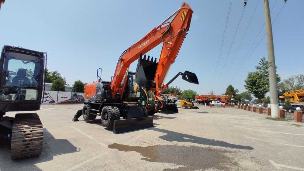 Колесный экскаватор Hitachi ZX170W-5A — 1