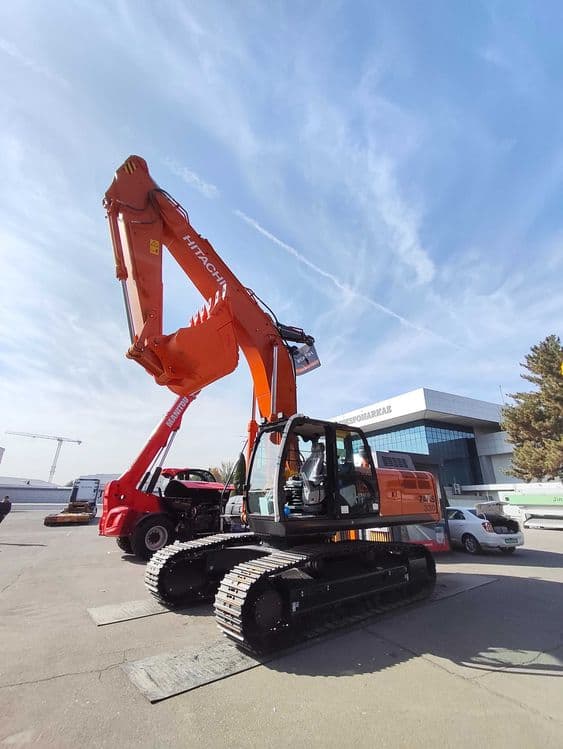 Гидравлический экскаватор Hitachi ZX330-5A — 4