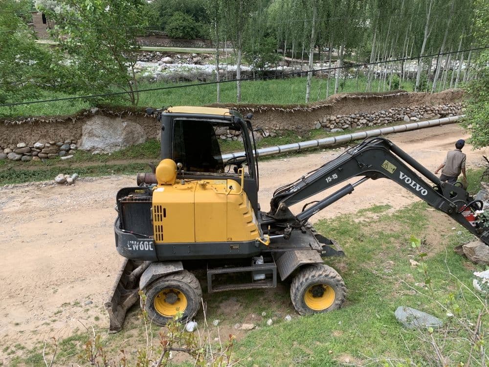 Ekskavator holati yaxshi yili 2013 motochas 23.000 — 1