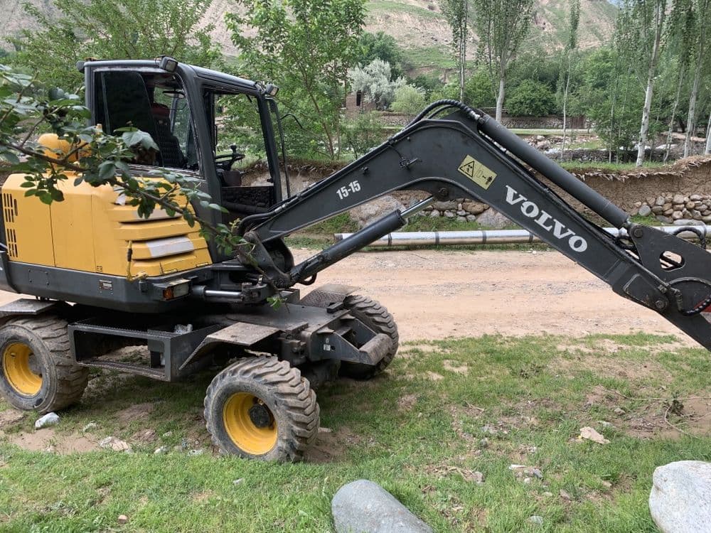 Ekskavator  holati yaxshi yili 2013 motochas 23.000 — 2