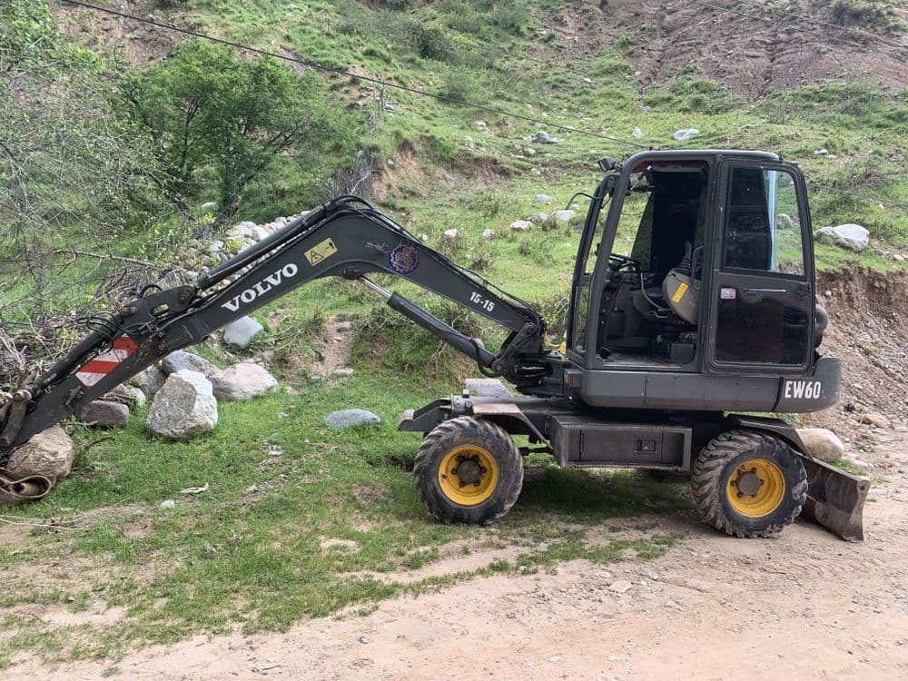 Ekskavator  holati yaxshi yili 2013 motochas 23.000 — 3