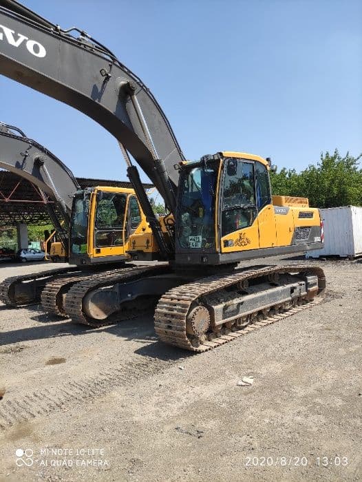 Экскаватор Volvo EC300DL с гидромолотом — 1