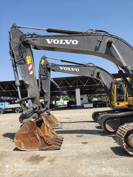 Экскаватор Volvo EC300DL с гидромолотом — 3
