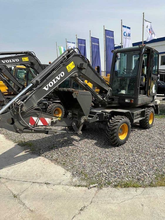 Колесный экскаватор VOLVO EW60C в отличном состоянии — 3