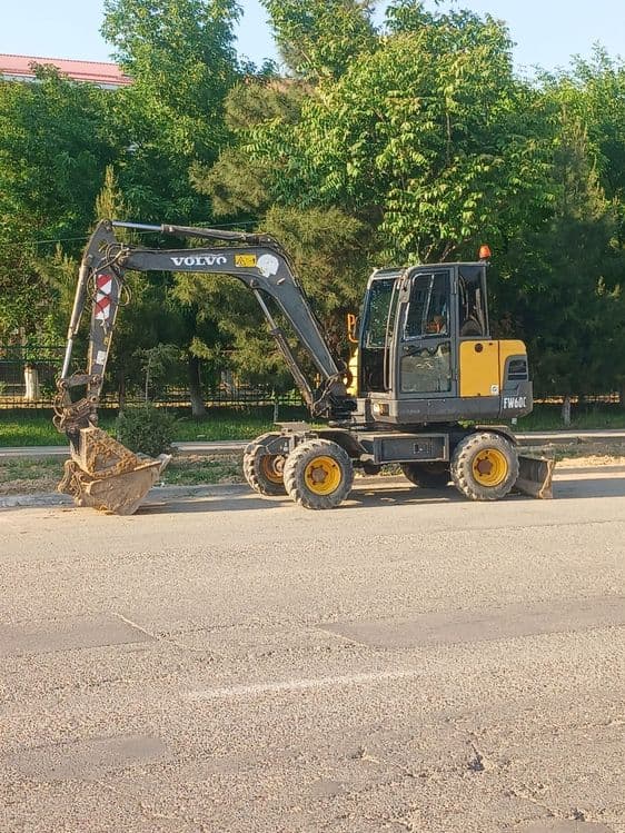 Ekskavator Volvo 60 sotiladi — 1