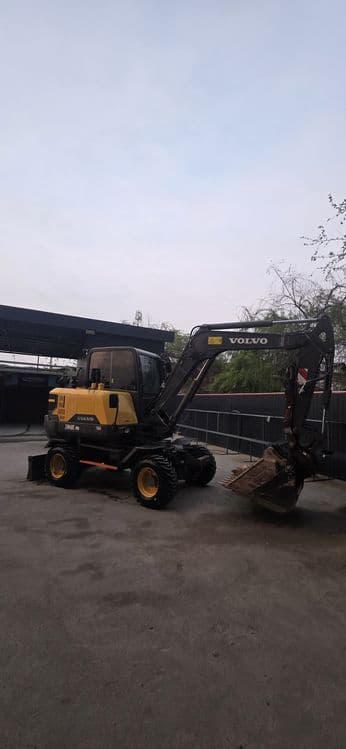 Ekskavator volvo 60 pro sotiladi — 1