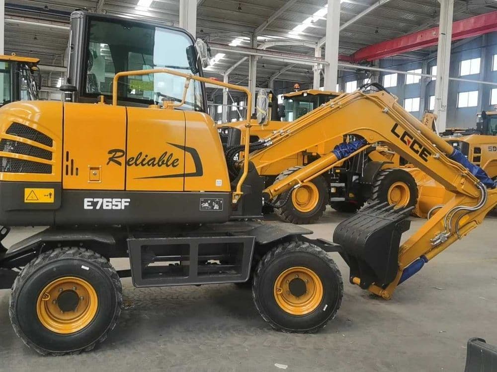 колесный экскаватор SDLG EA 775F F (0,21 м3) — 2