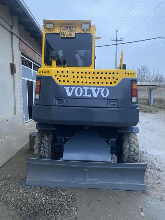 Ekskavator sotiladi 1994 — 1