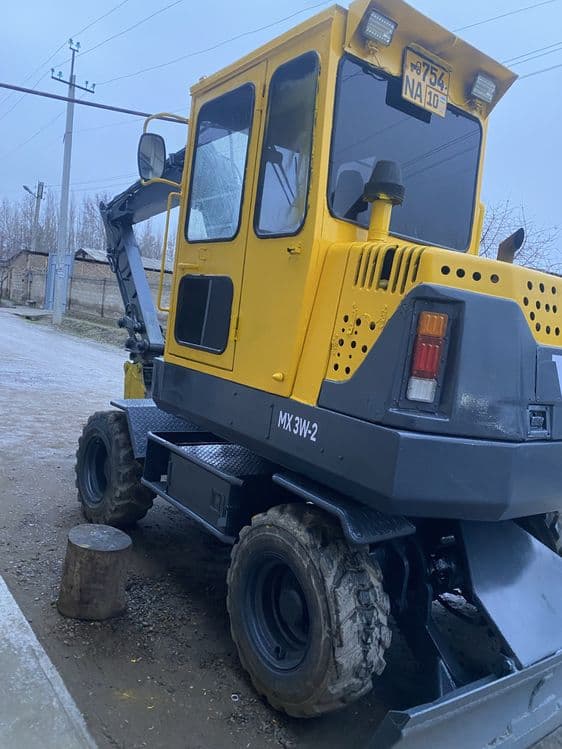 Ekskavator sotiladi 1994 — 3