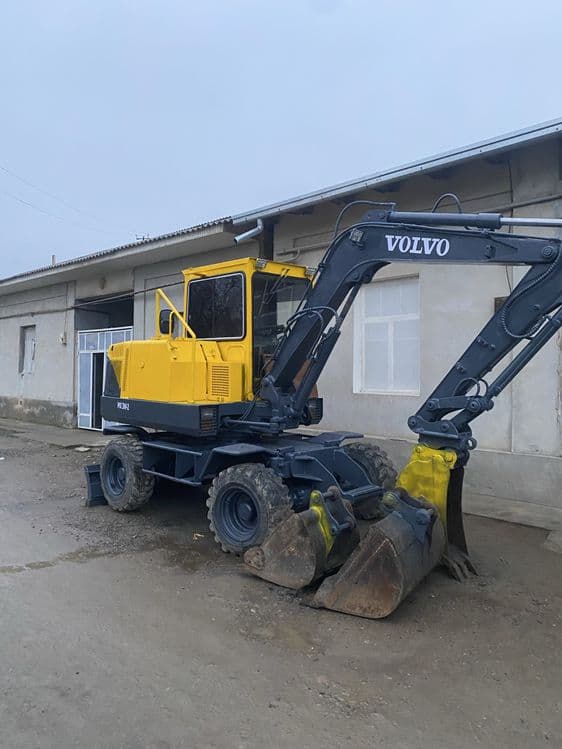 Ekskavator sotiladi 1994 — 4