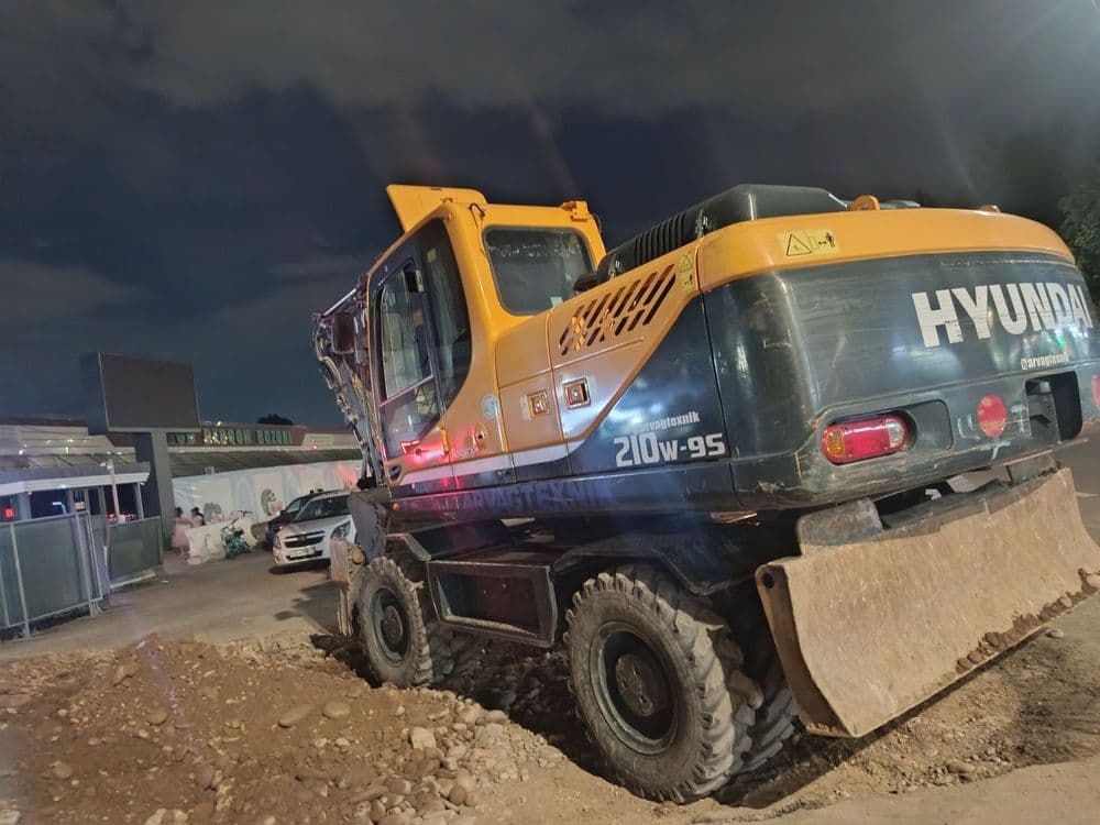 Экскаватор Hyundai 210 — 2