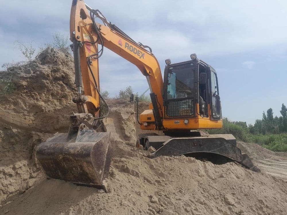Ekskavator rodex x77 sotiladi srochna — 2