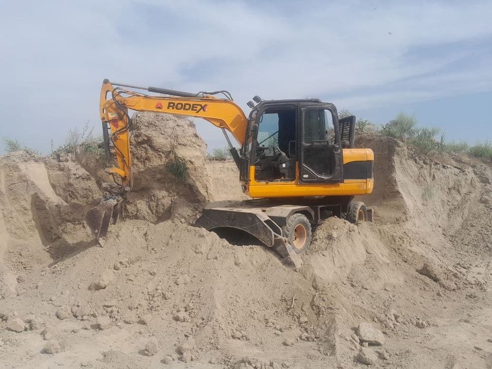 Ekskavator rodex x77 sotiladi srochna — 3
