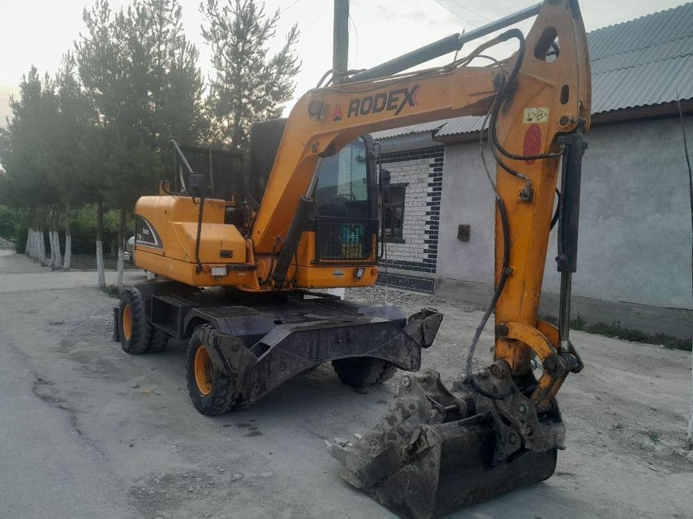 Ekskavator rodex x77 sotiladi srochna — 7