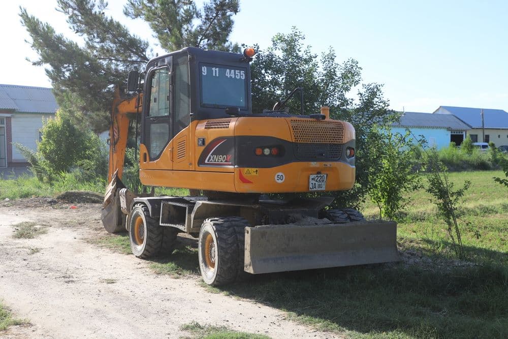 Ekskavator sotiladi 49000$ — 3