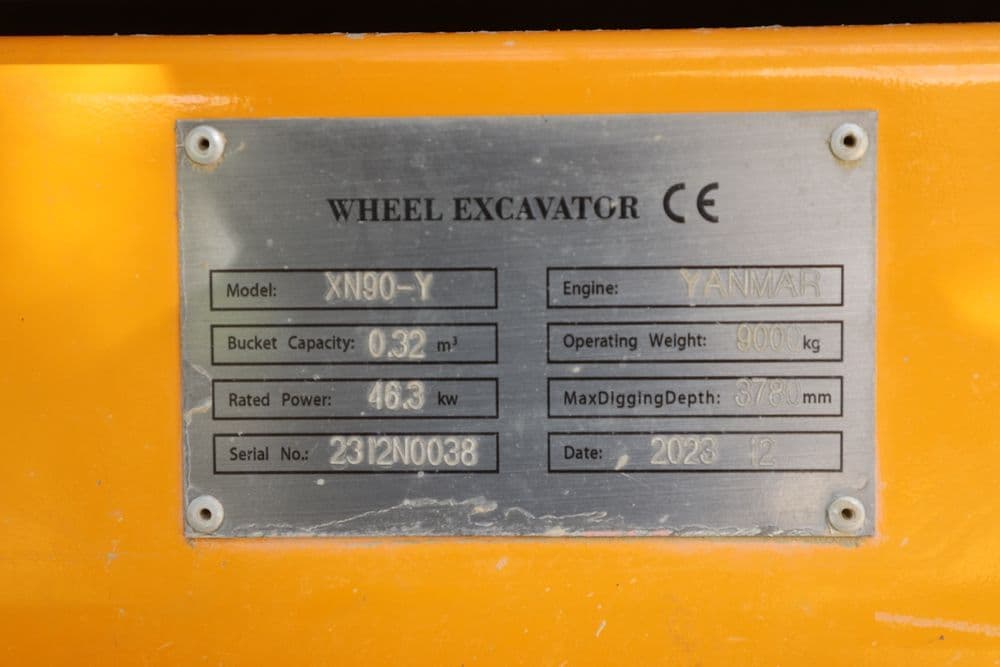 Ekskavator sotiladi 49000$ — 5