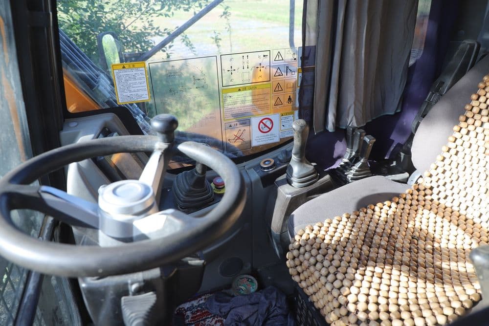 Ekskavator sotiladi 49000$ — 6