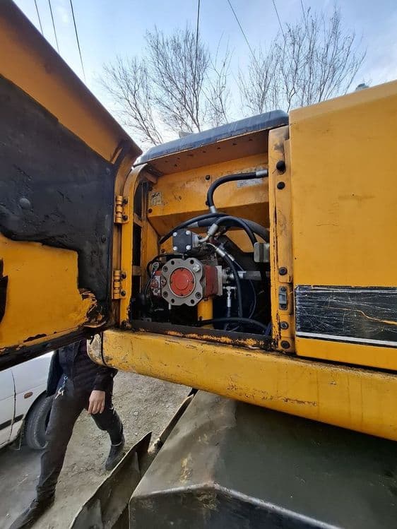 Hyundai 1400 excavator sotiladi — 2