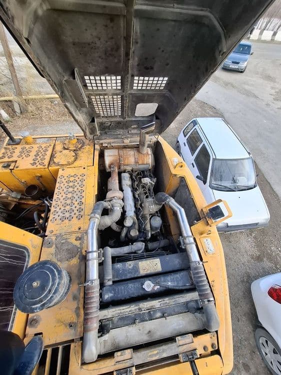 Hyundai 1400 excavator sotiladi — 3