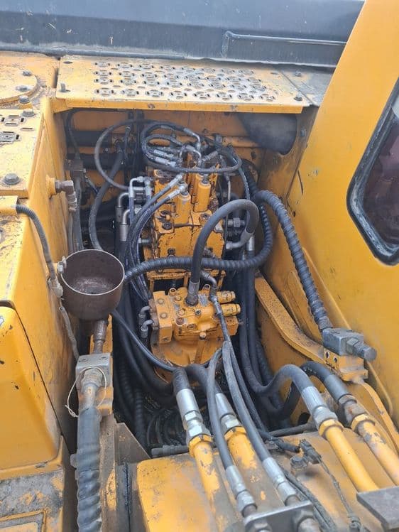Hyundai 1400 excavator sotiladi — 4