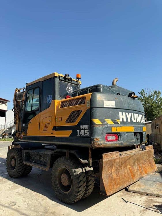 Ekskavator HYUNDAI 0,57 kub, 14 tonn, sotuvda mavjud — 3