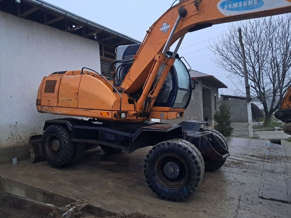 Экскаватор Samsung 132 — 2