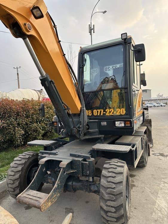 Mini ekskavator hw60 — 2