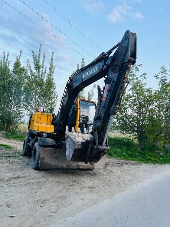 Ekskavator Volvo 130 — 1